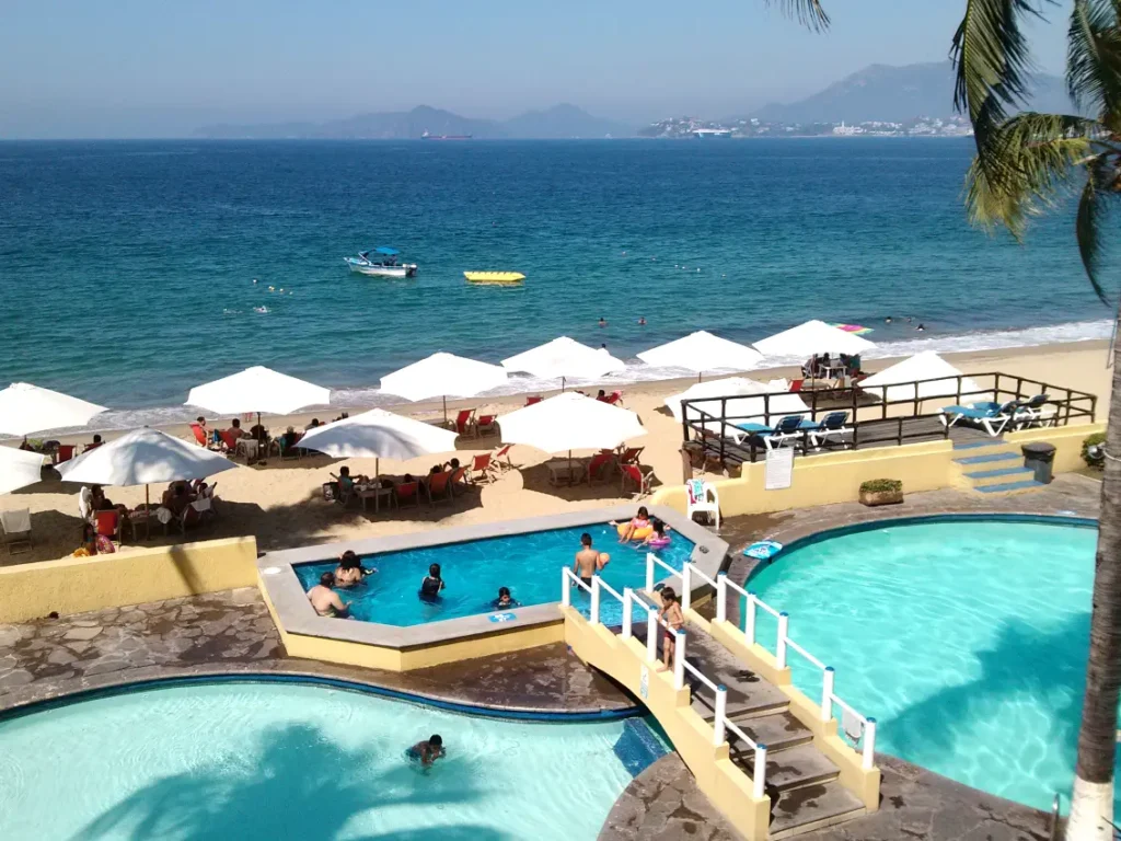 Alberca Hotel Marina Puerto Dorado, Hotel en Manzanillo Colima
