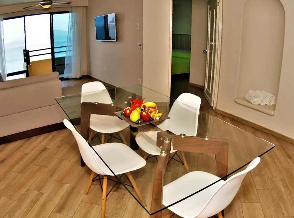 Master Suites Hospedaje Hotel Marina Puerto Dorado, Hotel en Manzanillo Colina